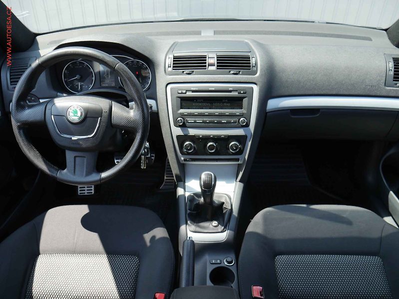 Škoda Octavia (2011) 1.2 TSi, ČR, Ambiente - fotka 8 z 16
