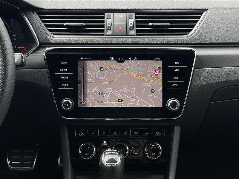 Škoda Superb 2,0 TDI 4x4 DSG SportLine TZ - fotka 9 z 22