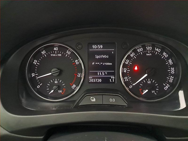 Škoda Rapid (2014) Spaceback 1.2 TSI - fotka 11 z 16