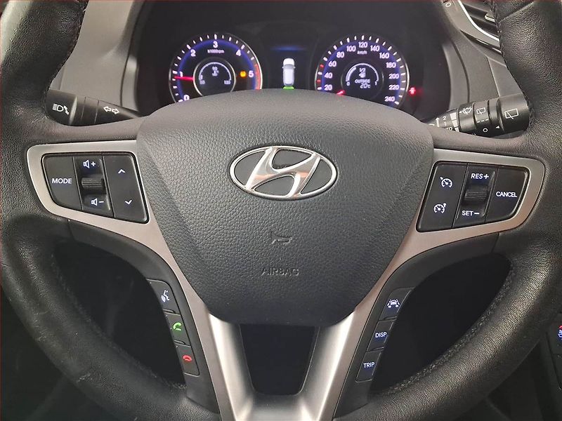 Hyundai i40 (2012) 1.7 CRDi, Navi, Xenony - fotka 16 z 24