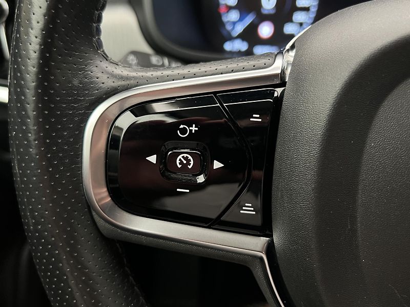 Volvo S90 D4 MOMENTUM 1. maj. - fotka 21 z 43