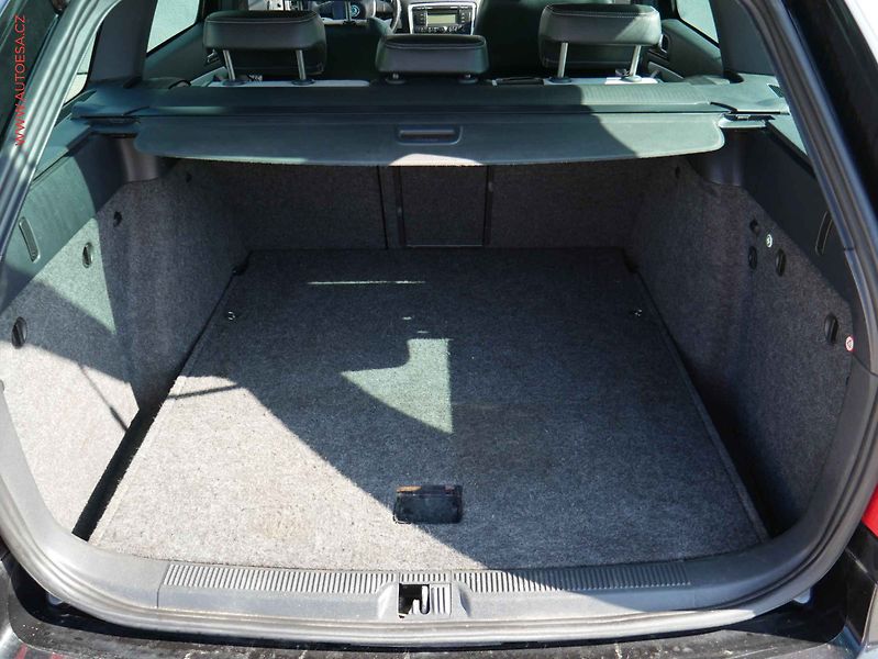Škoda Octavia (2009) 2.0 TSi, RS, AC, bixen, park - fotka 7 z 16