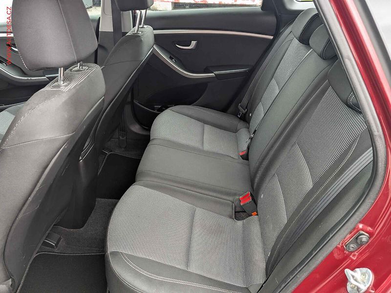 Hyundai i30 (2015) 1.6 GDi, ČR, AC, temp - fotka 10 z 14
