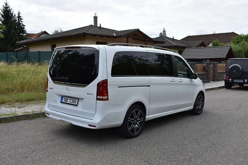 Mercedes-Benz Třídy V (2023) 300d AMG 4Matic REZERVACE - fotka 6 z 24