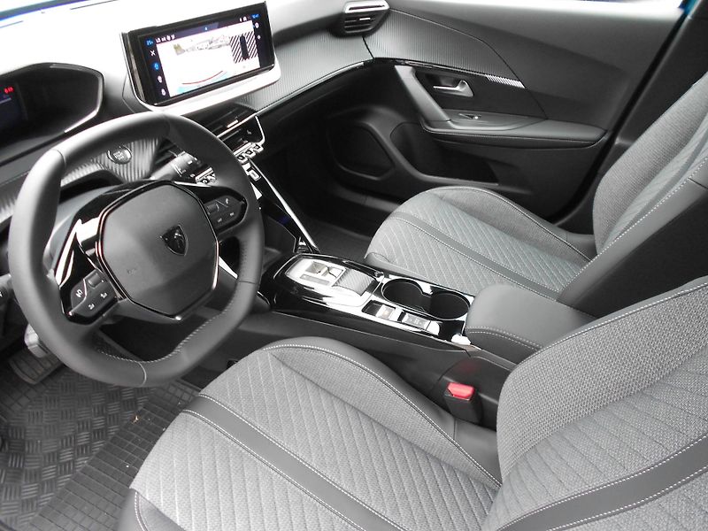 Peugeot 2008 ALLURE Elektromotor 115 kW / 1 - fotka 3 z 7