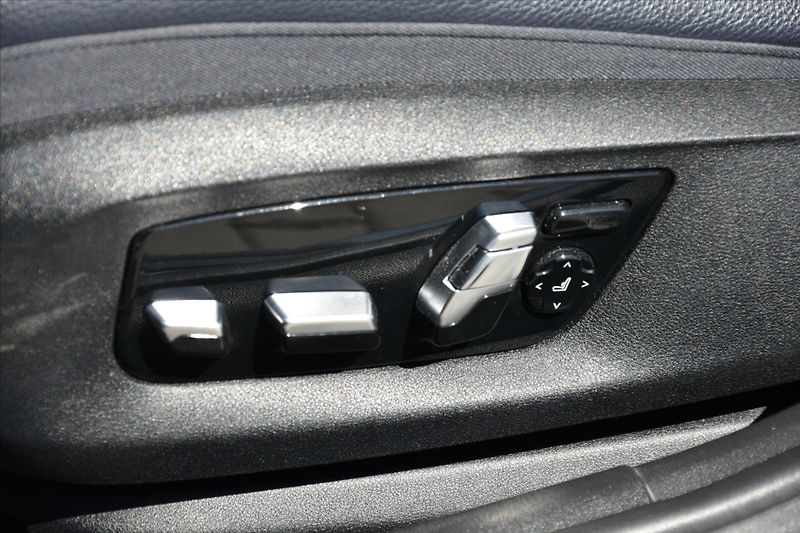 BMW Řada 5 540i xDrive 250kW M PAKET ČR - fotka 26 z 28