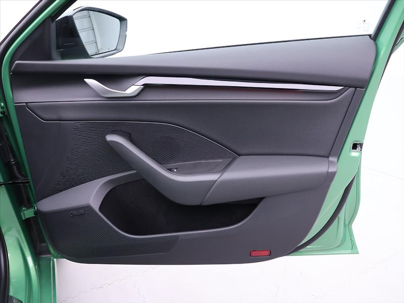 Škoda Octavia 2,0 TSI DSG RS DPH 1.maj CZ - fotka 14 z 43