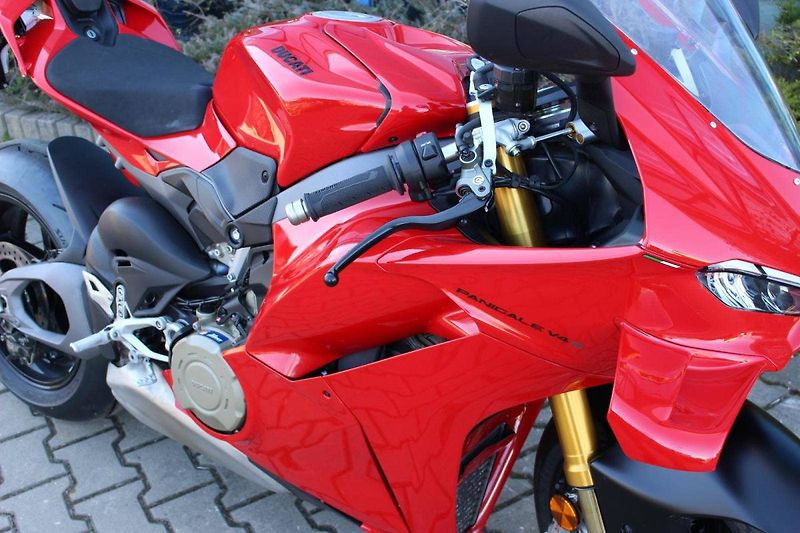 Ducati Panigale V4 S (2025) 2025  jen 3400 km - fotka 2 z 11