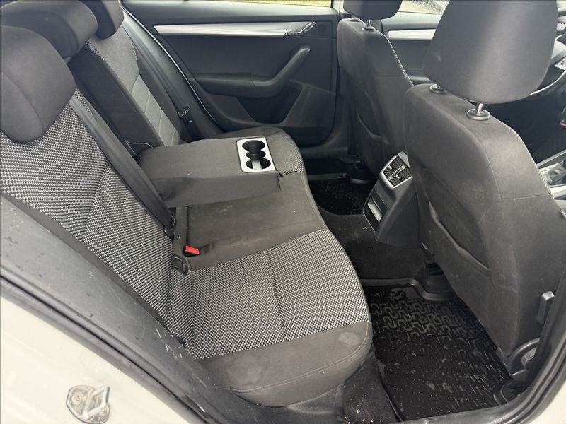 Škoda Octavia 1,8 TSi 132kw 4x4 DSG odp.DPH - fotka 10 z 25