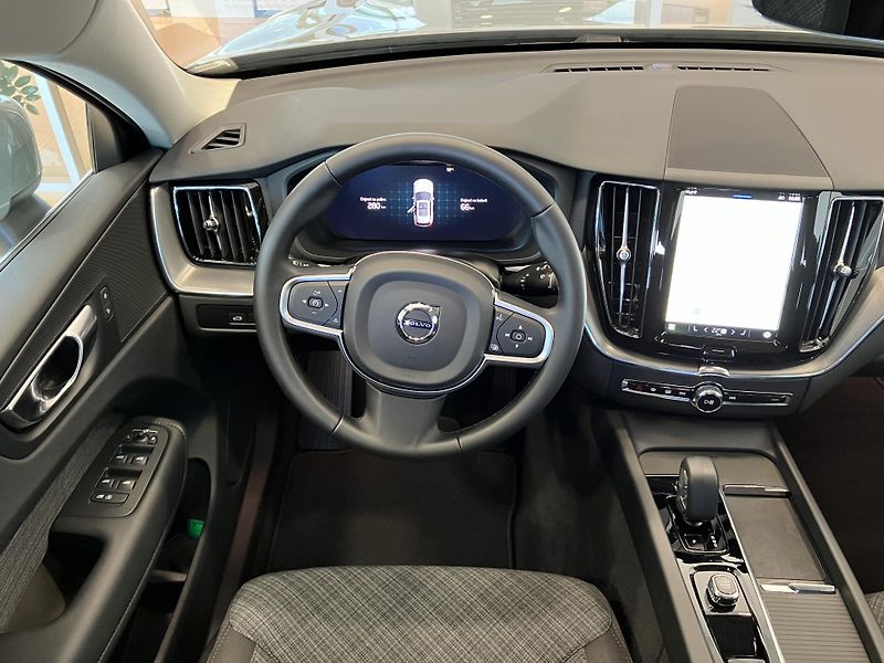 Volvo XC60 T6 eAWD Recharge Core, PANO - fotka 15 z 42