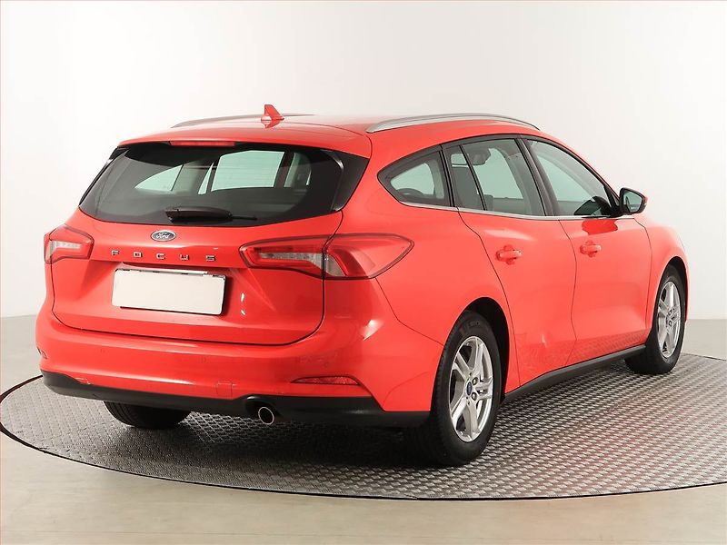 Ford Focus (2020) 1.0 EcoBoost, Tempomat - fotka 5 z 17