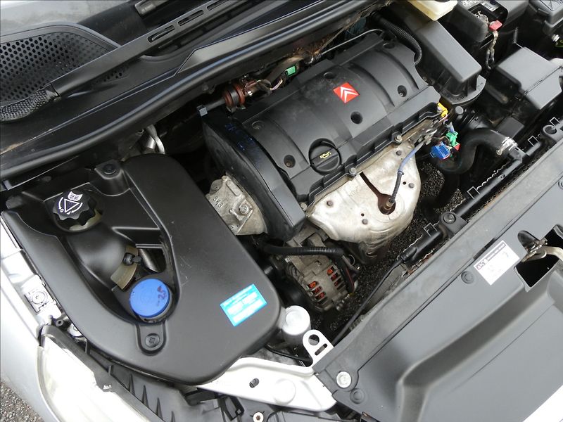 Citroën C4 1,6 i 80kW 2x kola, serviska - fotka 25 z 33