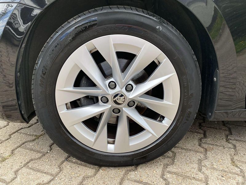 Škoda Octavia (2023) Combi 2.0 TDI DSG Style - fotka 32 z 36
