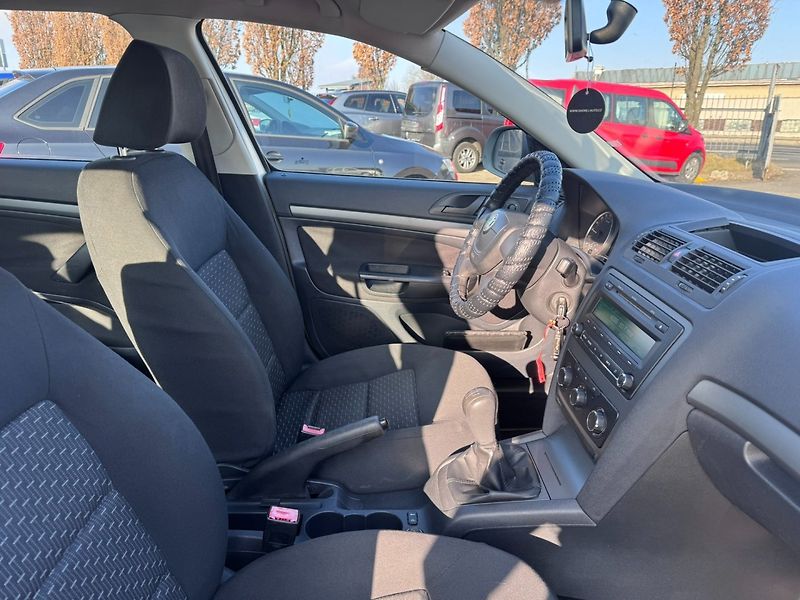Škoda Octavia (2011) 1,6 TDI 77 KW ITÁLIE STK - fotka 33 z 47