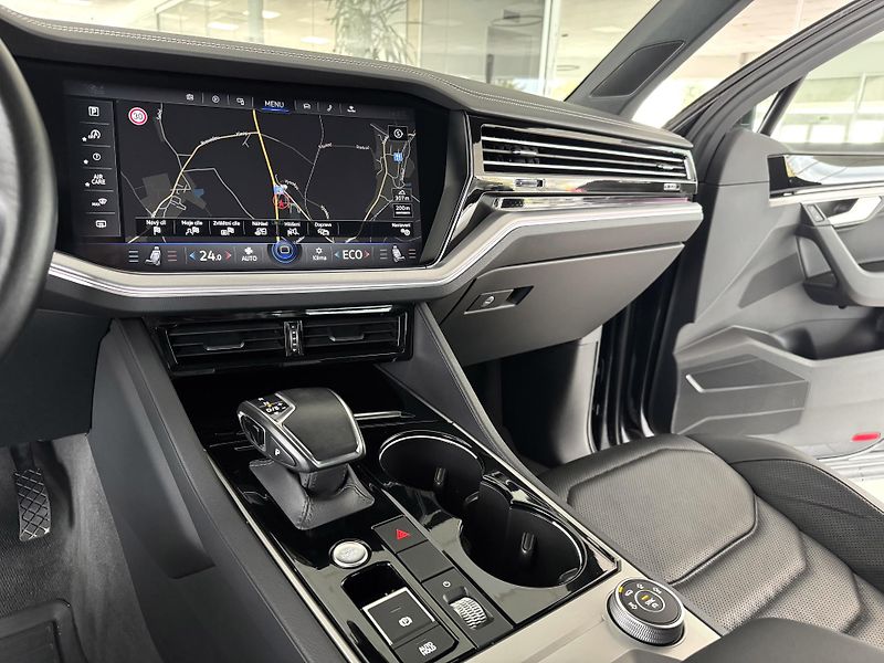 Volkswagen Touareg 3,0TDI 210kW*Discover*Vzduch - fotka 20 z 46
