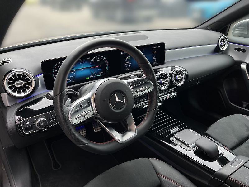 Mercedes-Benz Třídy A A-Třída 250e AMG Line - fotka 10 z 18