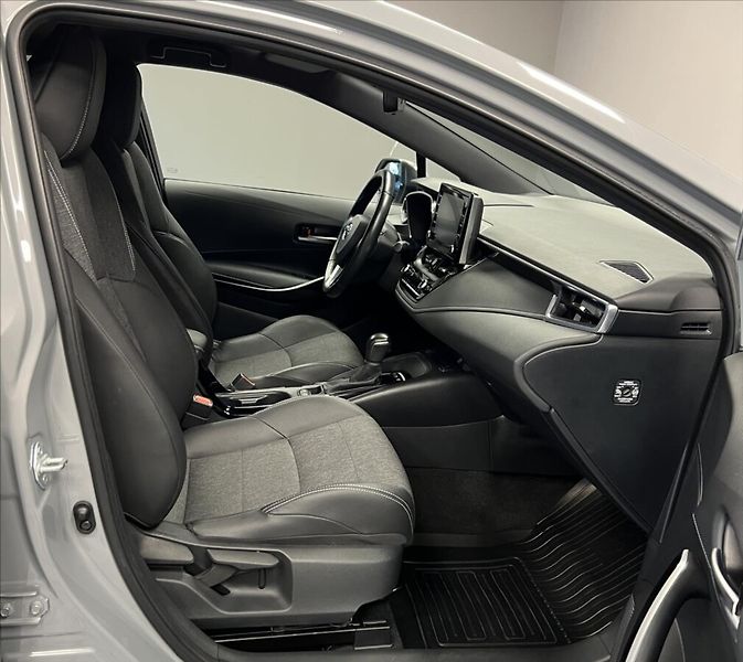 Toyota Corolla 1,8 TS COMFORT STYLE TECH - fotka 9 z 16