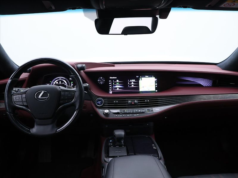 Lexus LS 500h 3,5 HEV 220kW Aut. 4x4 CZ - fotka 34 z 41