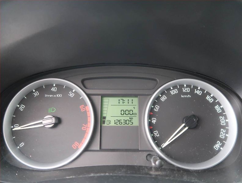 Škoda Fabia (2008) 1.2, po STK, pěkný stav - fotka 11 z 13