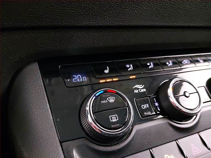 Škoda Karoq (2020) Style 2.0 TDI, Navi, Tempomat - fotka 17 z 24