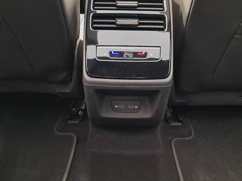 Volkswagen ID.7 (2023) Pro 210  kW , kap. 77 kWh - fotka 28 z 33