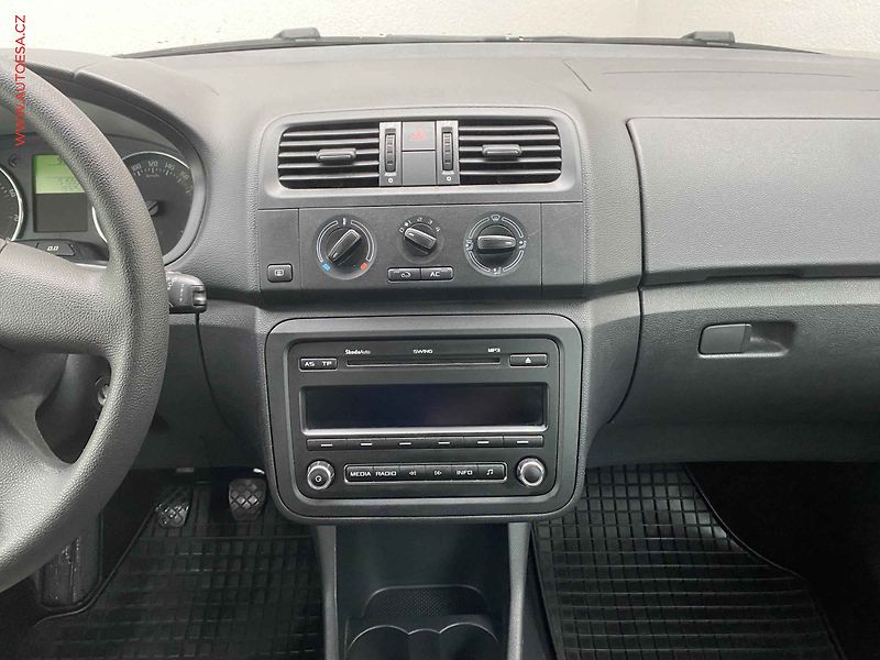 Škoda Roomster (2011) 1.4 16V, ČR, Ambiente, zámek - fotka 12 z 15
