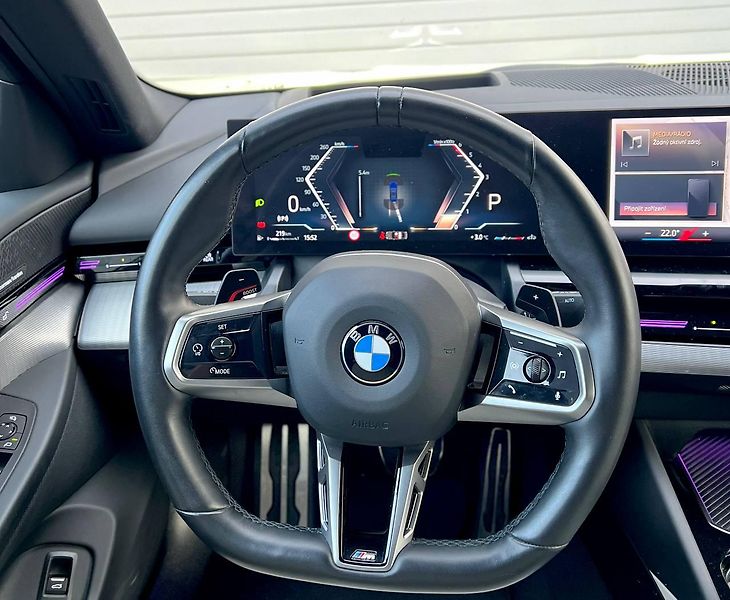 BMW Řada 5 (2024)  HARMAN/KARDON HEAD-UP TAŽNÉ - fotka 11 z 19