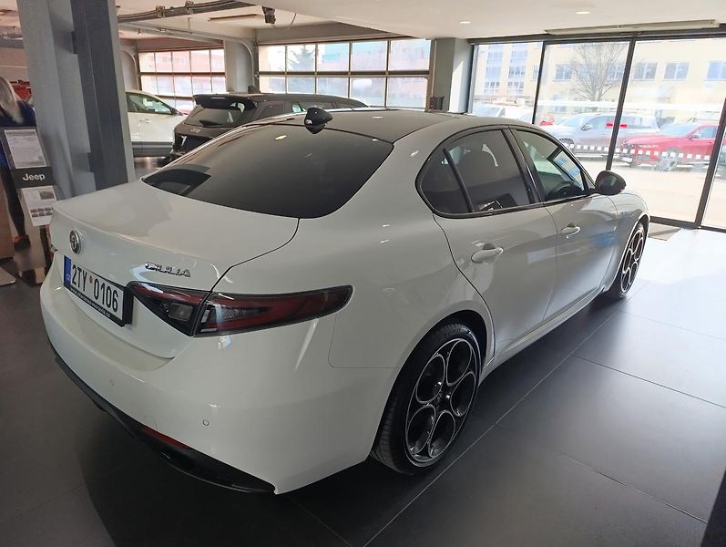 Alfa Romeo Giulia (2026) Veloce 2,2 JTDm 210k Q4 - fotka 9 z 20