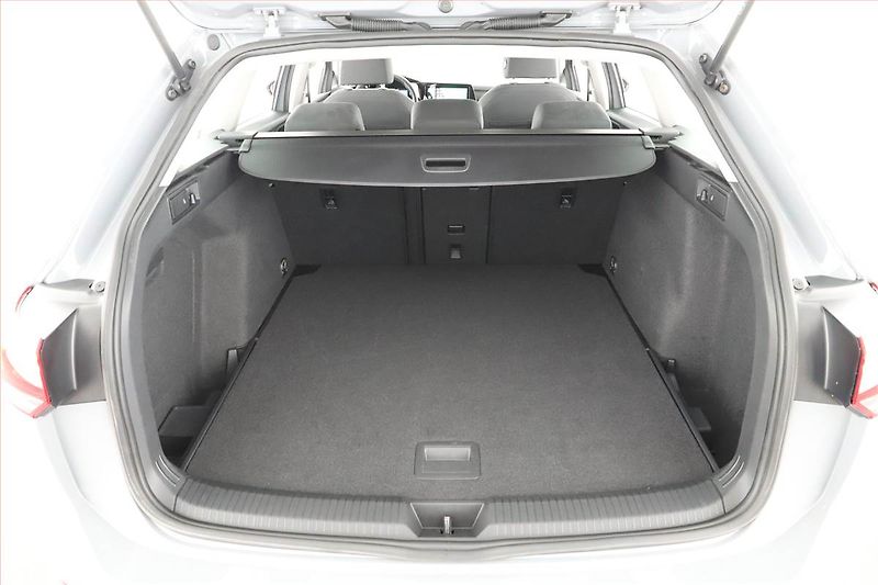 Volkswagen Golf (2021) Style 1.5 TSI - fotka 11 z 19