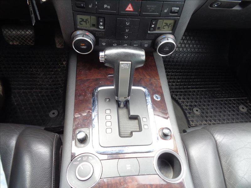 Volkswagen Touareg 3,0 - fotka 11 z 18