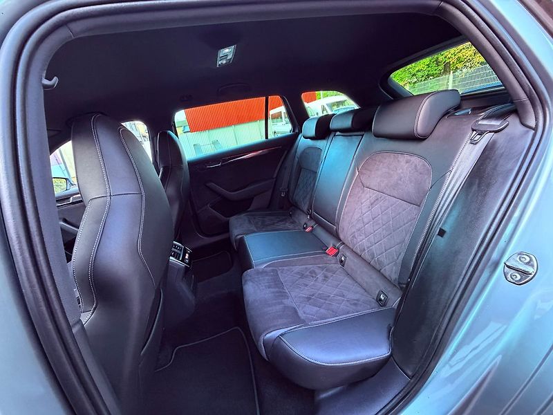 Škoda Superb 2.0 TDi DSG SportLine 4x4, Ser - fotka 14 z 35