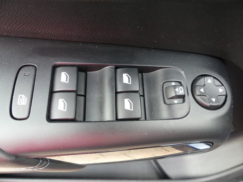 Citroën C5 Aircross (2024) 1,5 BlueHDi 130 EAT8 SHINE - fotka 19 z 22