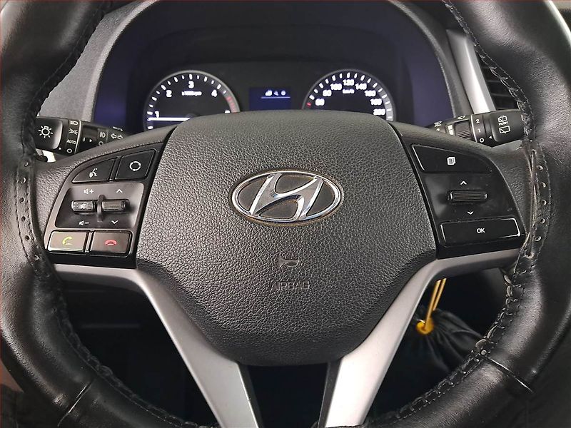 Hyundai Tucson (2017) 2.0 CRDi, 4X4, Park. senzory - fotka 17 z 18