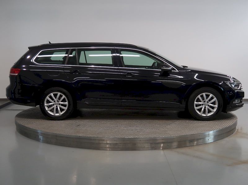 Volkswagen Passat (2017) COMFORTLINE 1.6TDI 88KW - fotka 8 z 37