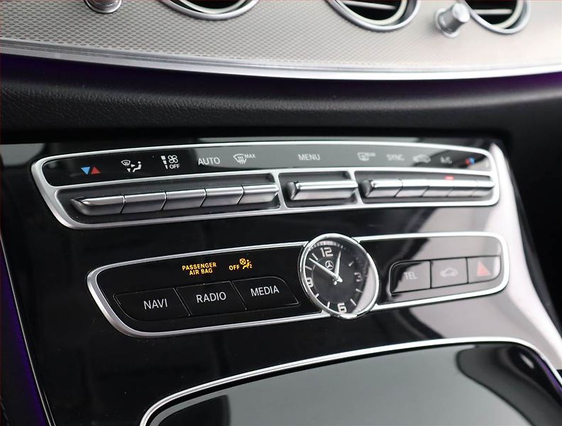 Mercedes-Benz Třídy E (2017) E 220 d, Automat, Kůže, Navi - fotka 22 z 26