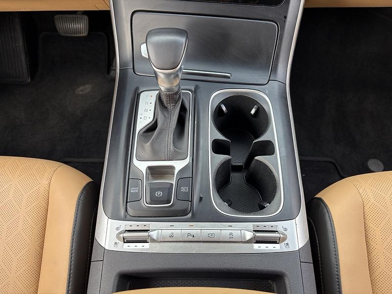 Kia Carnival (2022) 2.2 Diesel Automat 6+3 míst - fotka 22 z 34