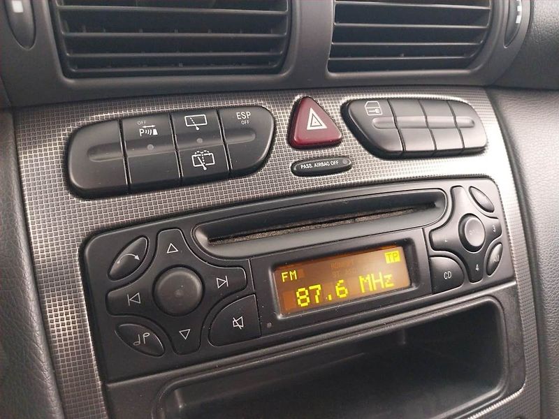 Mercedes-Benz Třídy C (2003) Avantgarde C 180 Kompressor - fotka 18 z 20