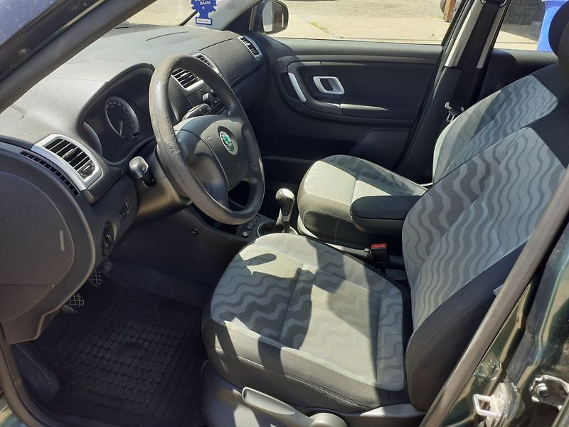 Škoda Fabia (2008) II 1.4  MPi 63 kW - fotka 14 z 32