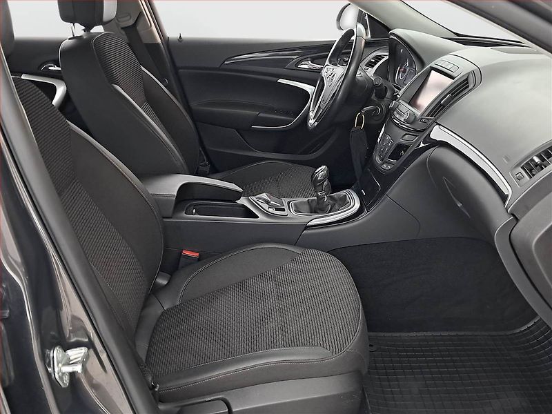 Opel Insignia (2013) 2.0 CDTI, Tempomat - fotka 9 z 20