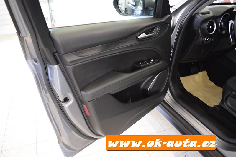 Alfa Romeo Stelvio 2.2 JTD Q4 SPORT 150 kW - DPH - fotka 26 z 60