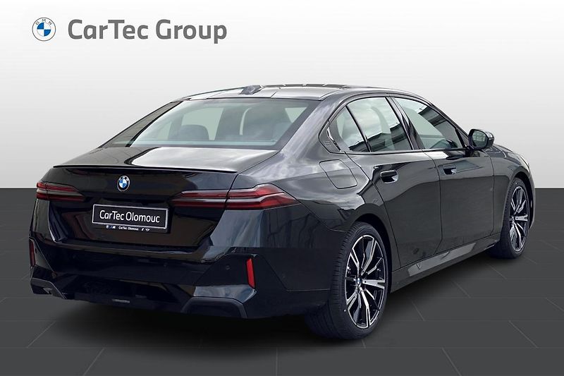 BMW Řada 5 540d xDrive Sedan - fotka 9 z 10