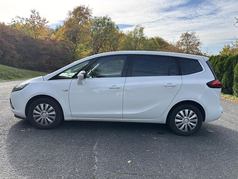 Opel Zafira (2016) 1.4 Turbo 103kw Serviska ČR - fotka 8 z 32