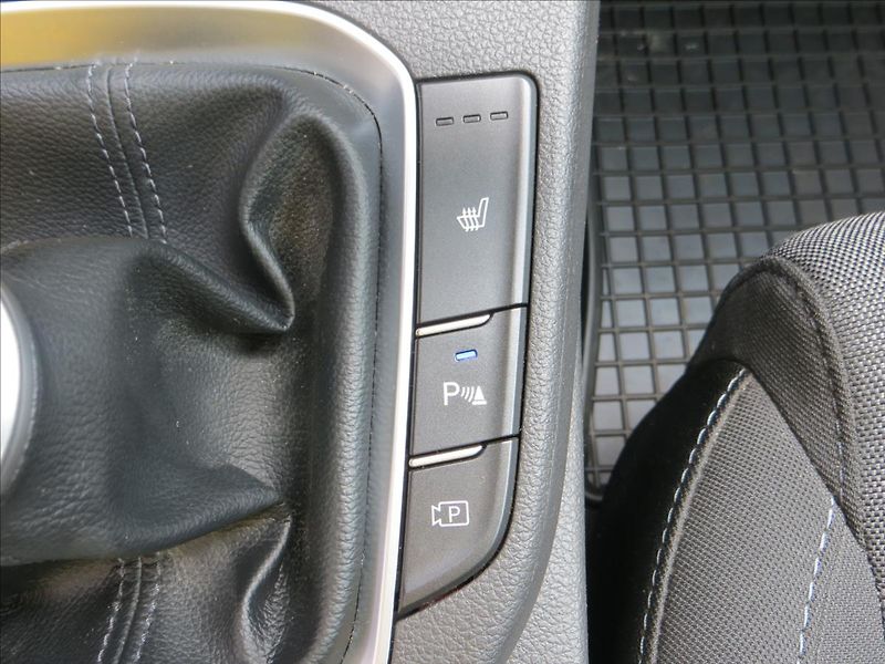 Hyundai i30 1,5 T-GDI mHEV Smart 117 kW - fotka 15 z 26