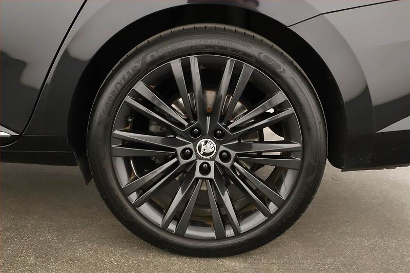 Škoda Superb (2023) Laurin&Klement 2.0 TDI - fotka 20 z 20