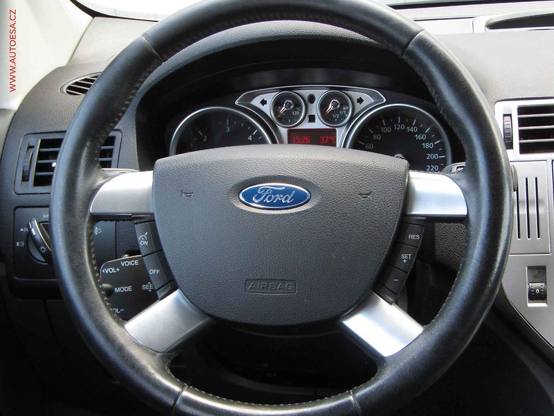 Ford Kuga (2009) 2.0 TDCi 4x4, ČR, AC, park. - fotka 14 z 20