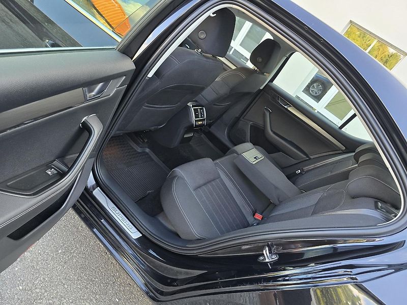 Škoda Superb 200kW 4x4 DSG STYLE DPH - fotka 40 z 45