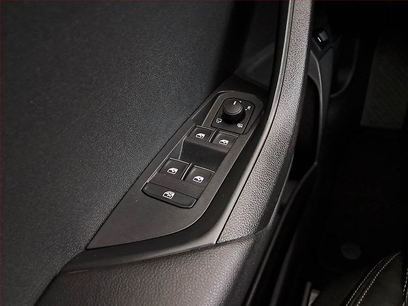 Škoda Karoq (2018) 1.5 TSI, Automat, ČR,1.maj - fotka 19 z 19