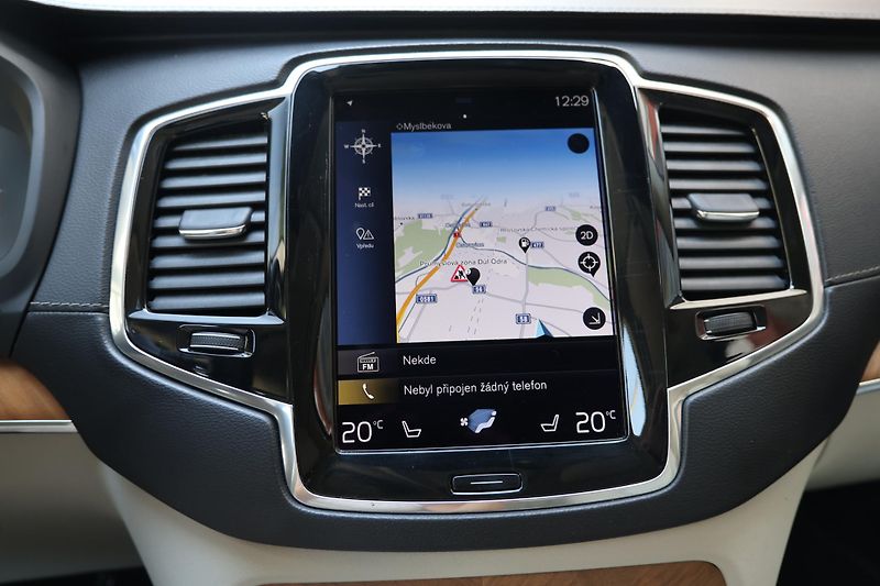 Volvo XC90 (2019) B5 AWD Inscription - fotka 16 z 21