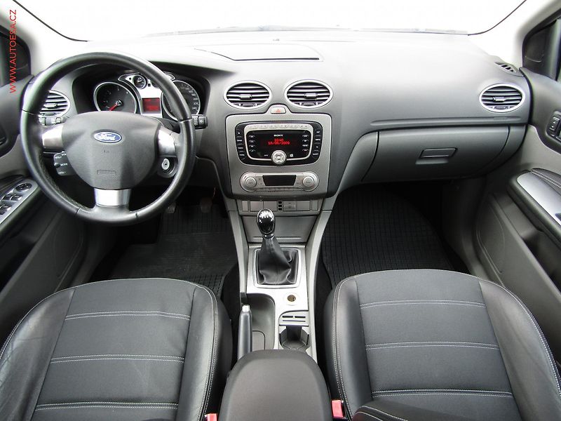 Ford Focus (2009) 1.6 TDCi, Klima - fotka 8 z 16