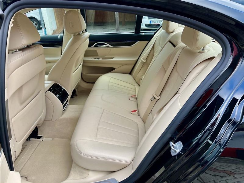 BMW Řada 7 3,0 730d xDrive záruka 2027 - fotka 12 z 61